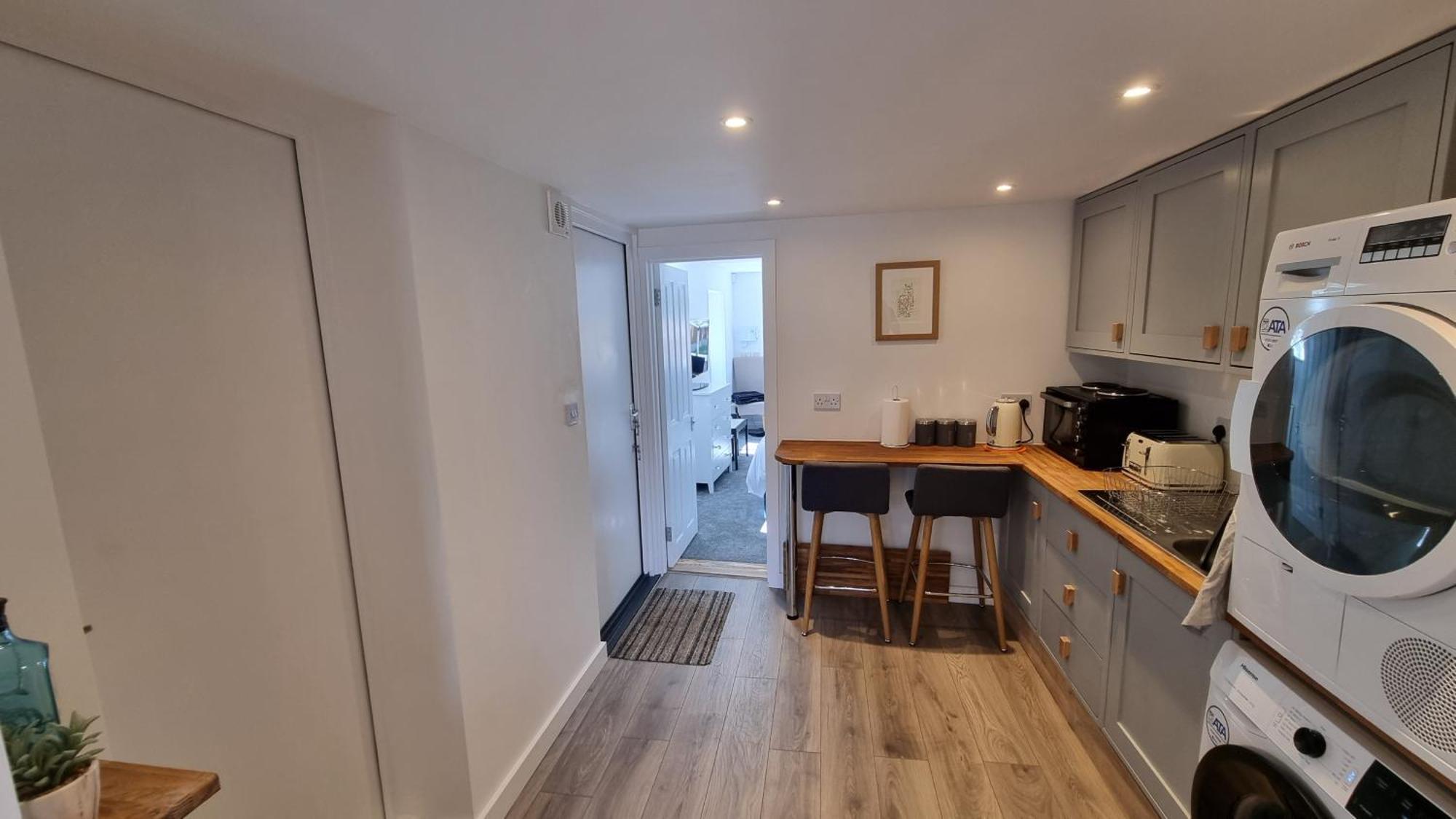 Self-Contained Annex, With Parking. Apartment Ситингбърн Екстериор снимка
